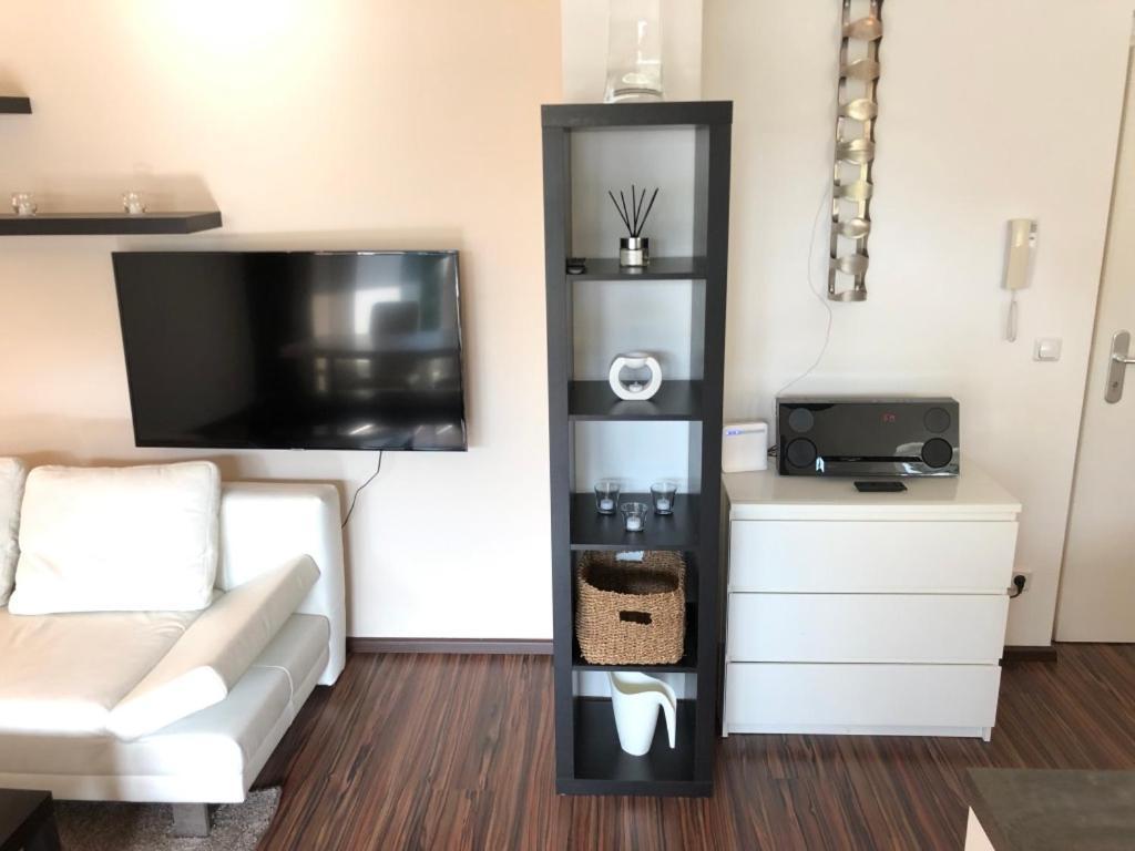 25H Garden Apartment Plus Private Beach Нойзидл ам Зее Екстериор снимка
