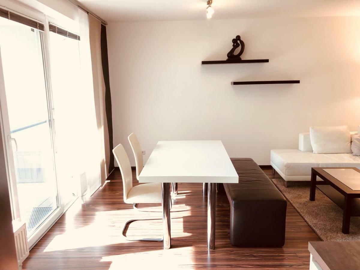 25H Garden Apartment Plus Private Beach Нойзидл ам Зее Екстериор снимка